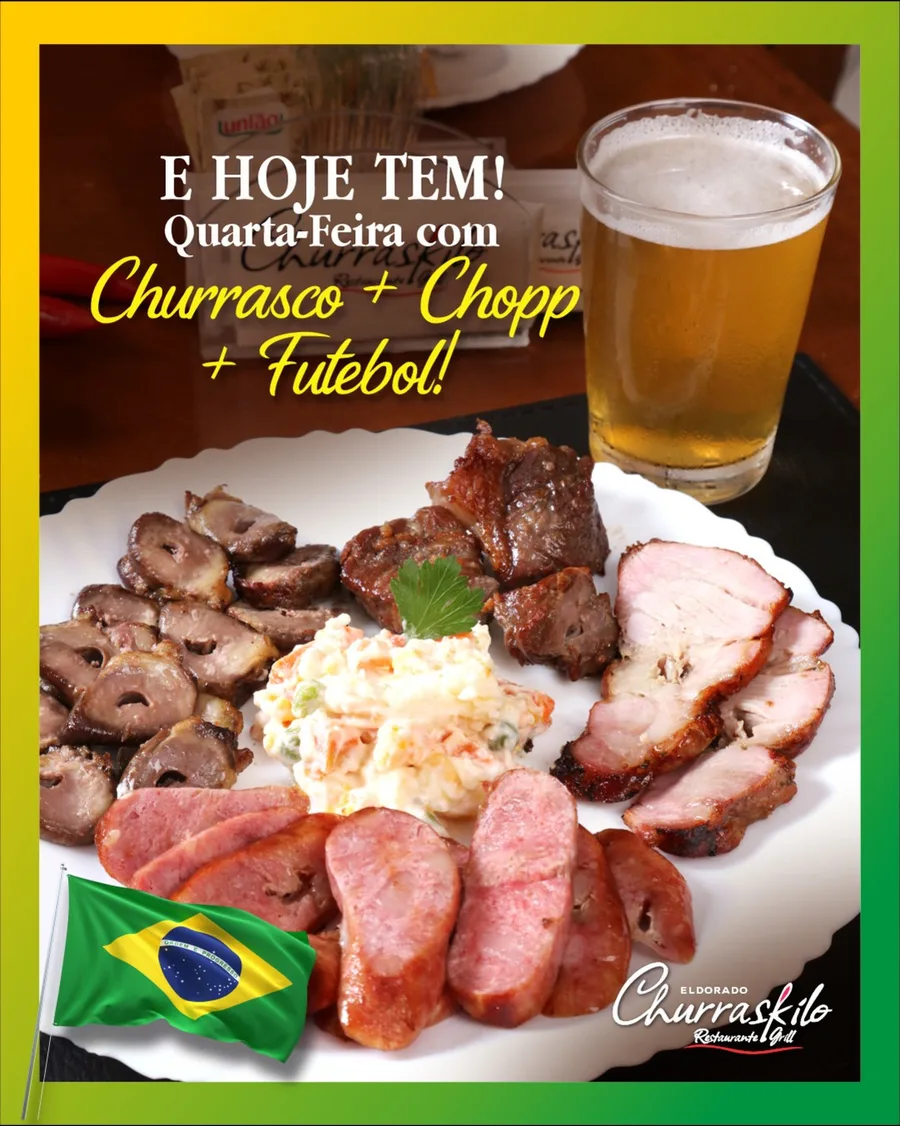 Prato repleto de churrasco com coração, linguiça e lombo ao lado de chopp